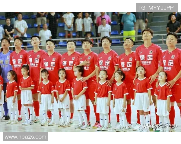 聚焦足球运动员成长历程与赛场风采全景解读其背后奋斗故事群像展